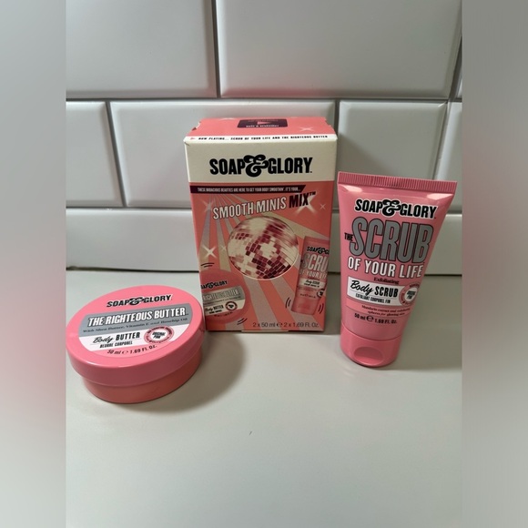 Soap & Glory Smooth Minis Mix Body Butter and Body Scrub - Picture 1 of 3